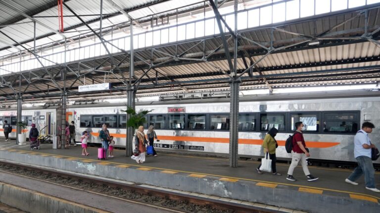 KAI-Arus-Mudik-4