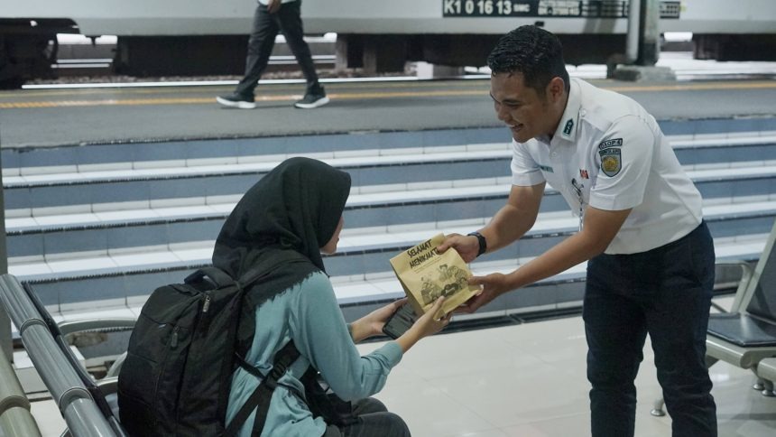 KAI-Bagikan-Takjil-Gratis-di-21-Stasiun-Selama-Ramadan